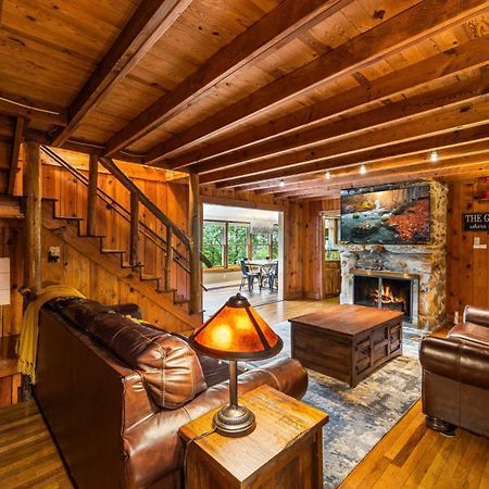 Whiskey Ridge Lodge, A Restored 1940S Gem, 2 Mins From Downtown, Breathtaking City Views, Custom Game Room, And Spacious Elegance แกตลิงเบิร์ก ภายนอก รูปภาพ