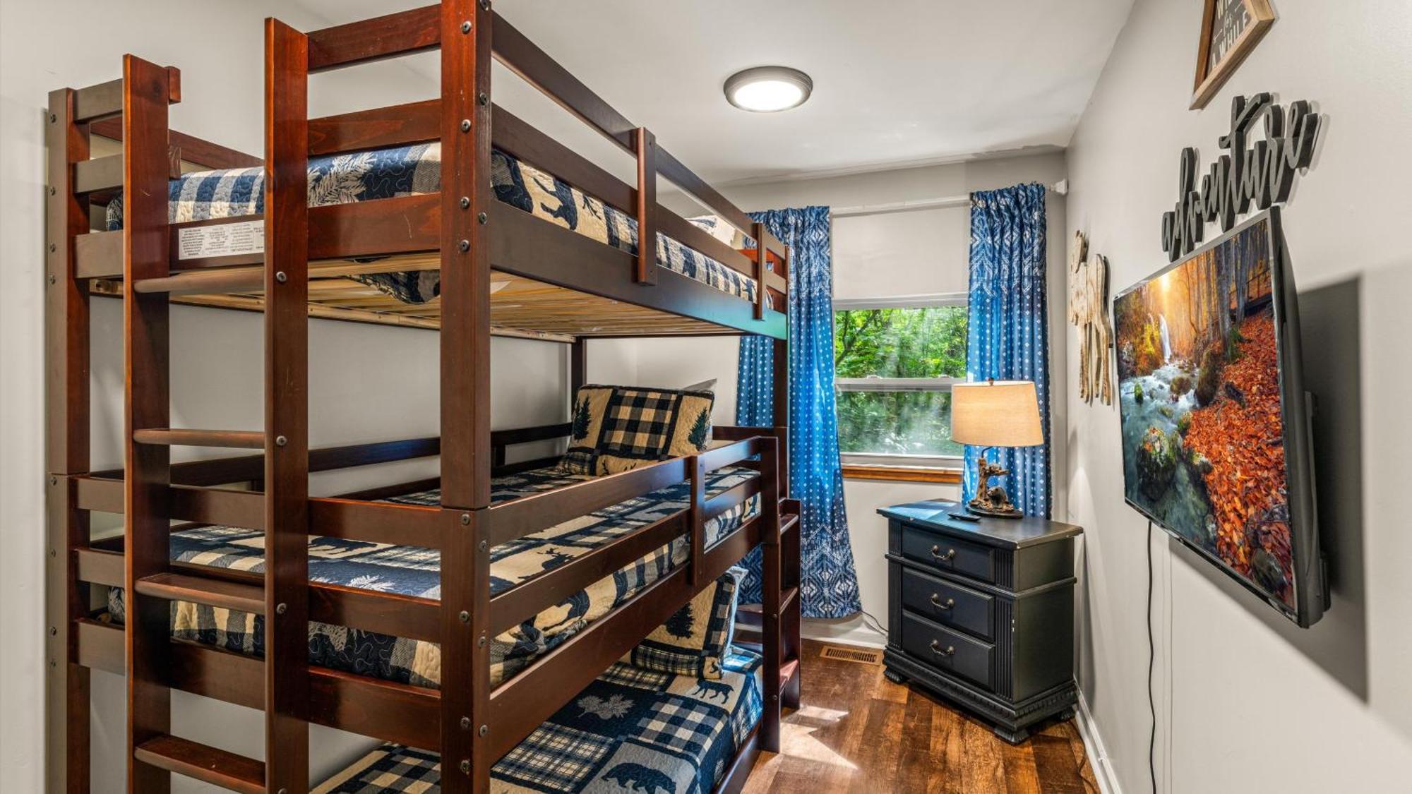 Whiskey Ridge Lodge, A Restored 1940S Gem, 2 Mins From Downtown, Breathtaking City Views, Custom Game Room, And Spacious Elegance แกตลิงเบิร์ก ภายนอก รูปภาพ