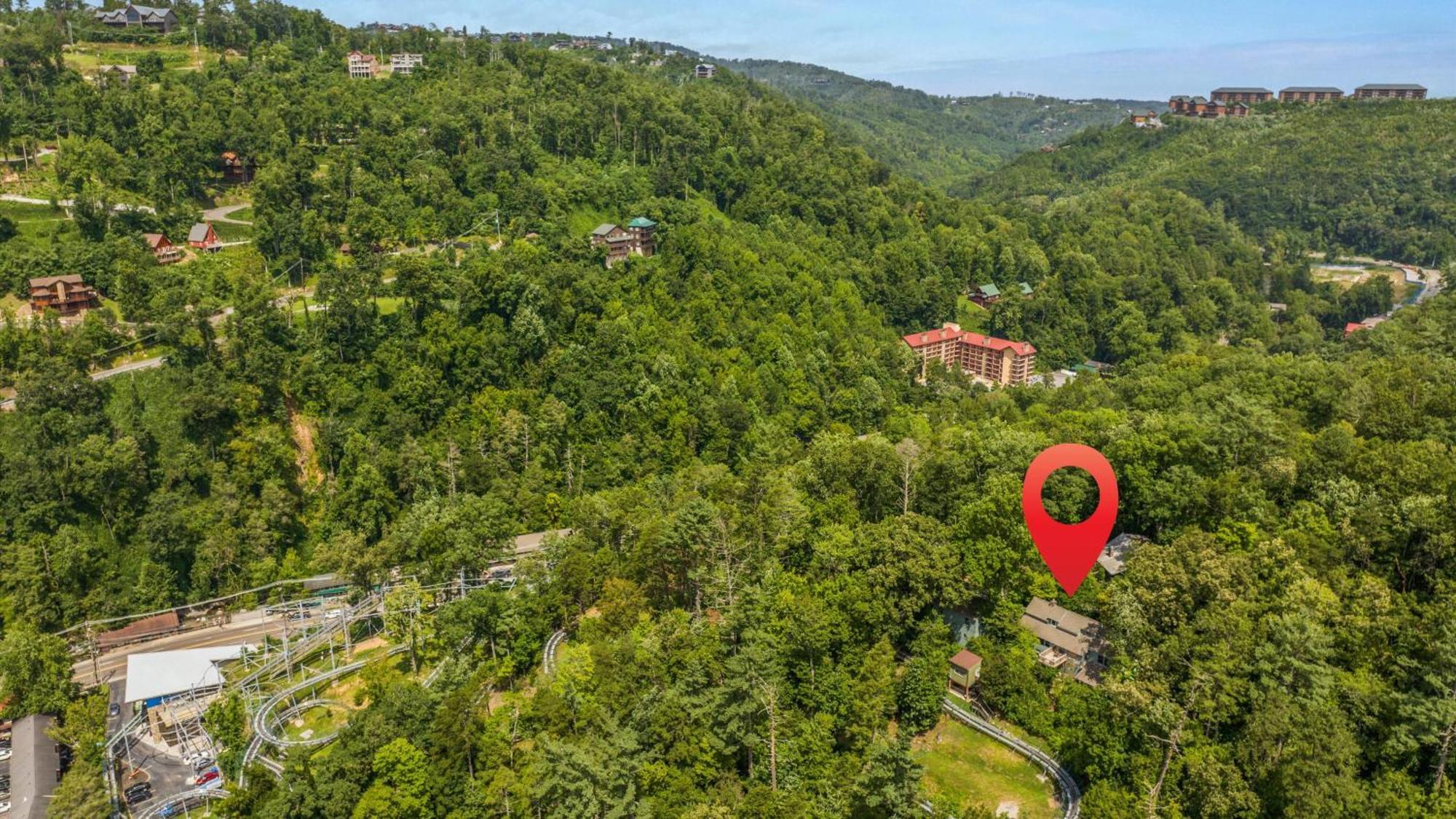 Whiskey Ridge Lodge, A Restored 1940S Gem, 2 Mins From Downtown, Breathtaking City Views, Custom Game Room, And Spacious Elegance แกตลิงเบิร์ก ภายนอก รูปภาพ