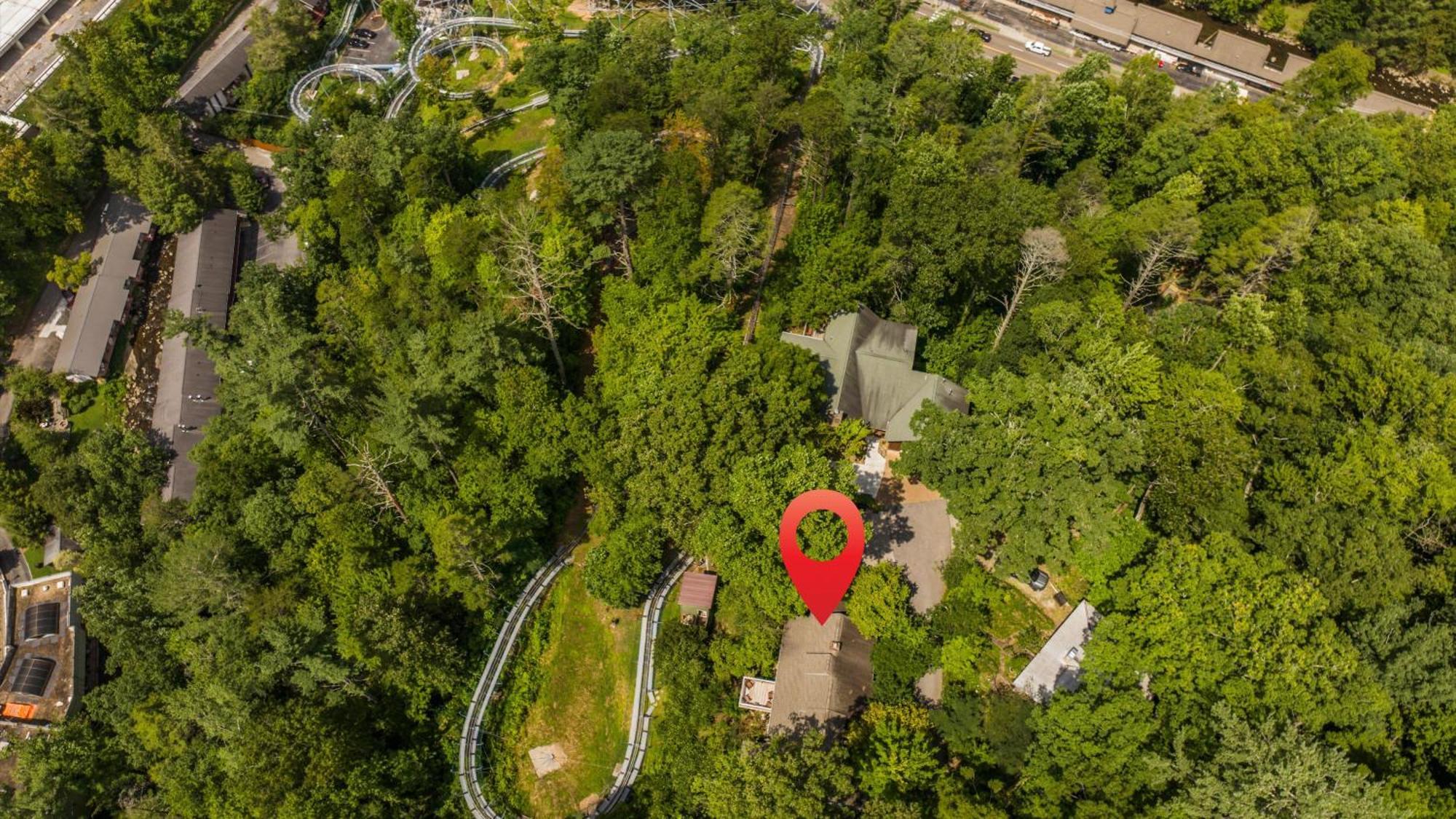 Whiskey Ridge Lodge, A Restored 1940S Gem, 2 Mins From Downtown, Breathtaking City Views, Custom Game Room, And Spacious Elegance แกตลิงเบิร์ก ภายนอก รูปภาพ
